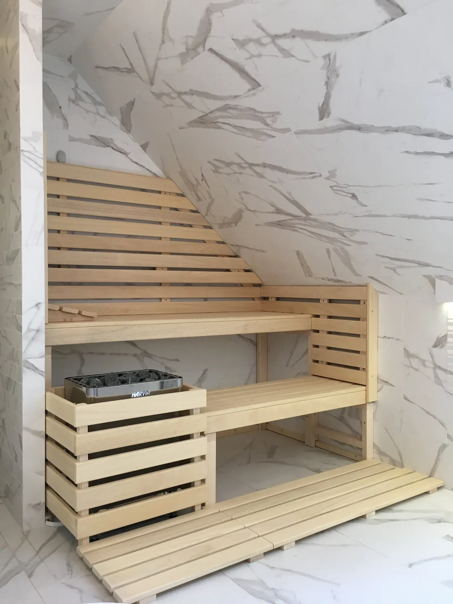 Sauna domowa z jasnego drewna