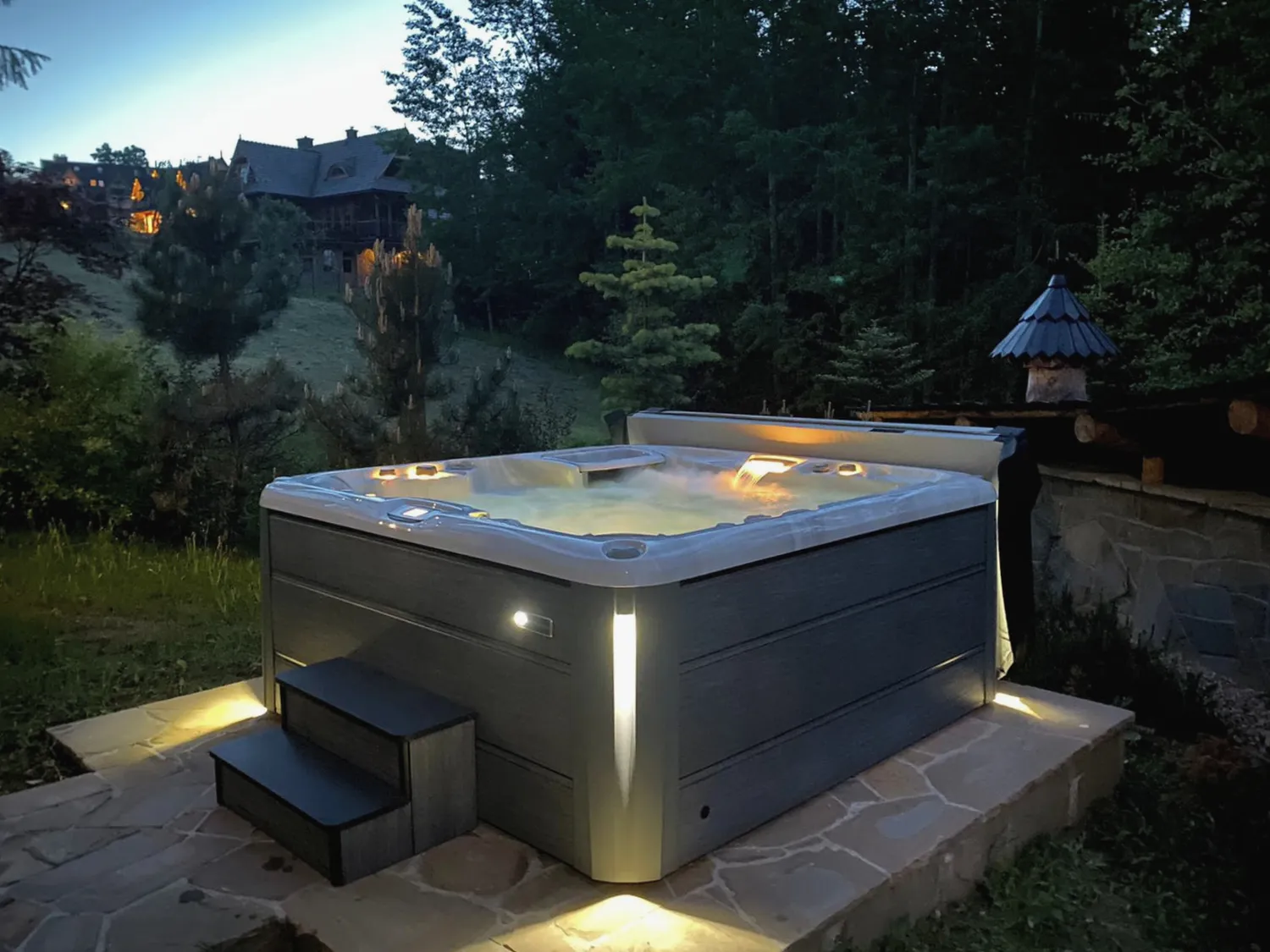 Wanna SPA ogrodowa podświetlona